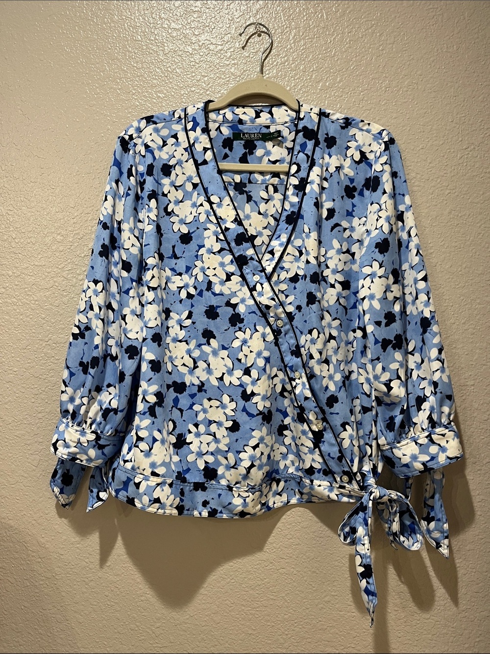 Lauren Ralph Lauren Light Blue Floral Wrap Top White Navy Accents Sz L TC0322